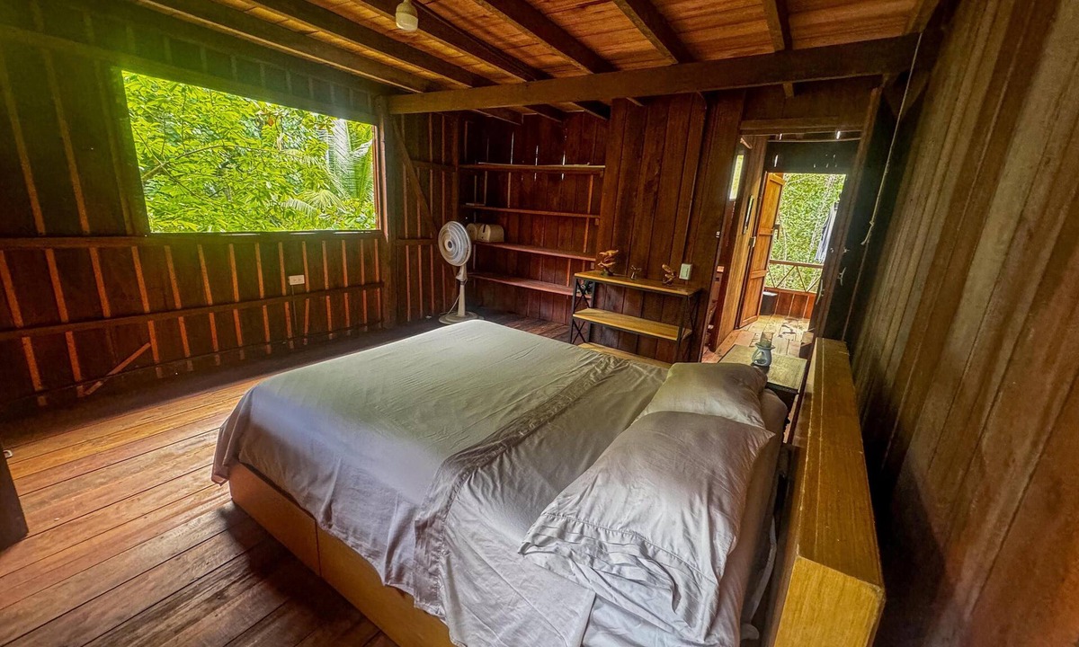 Bahia Solano Cabin | NUTRIA HOUSE