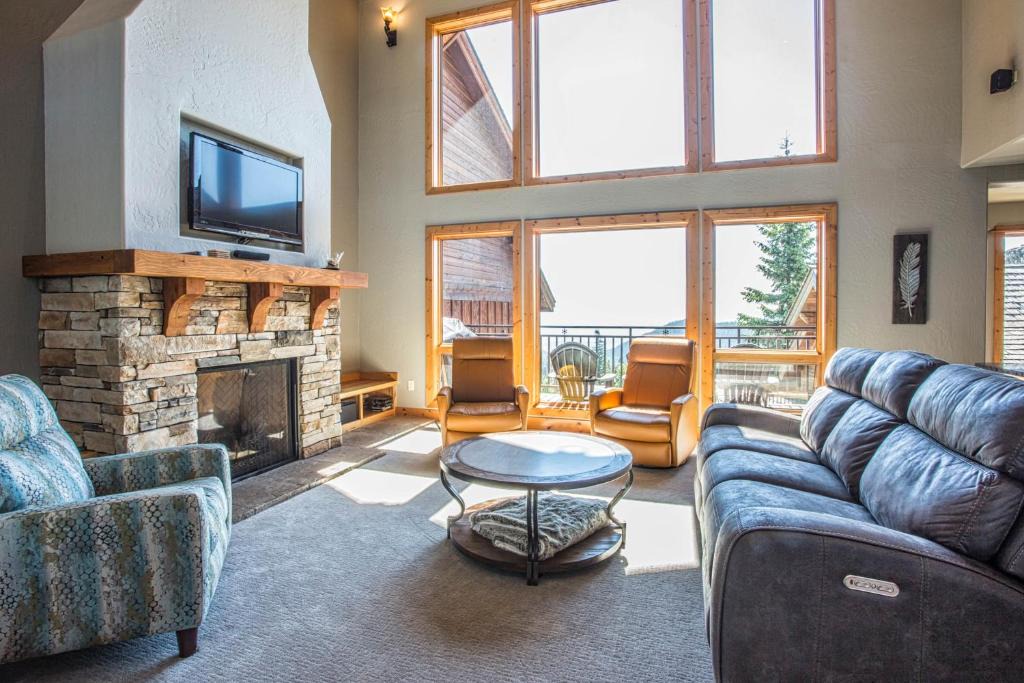 Sandpoint House | NW Passage #205