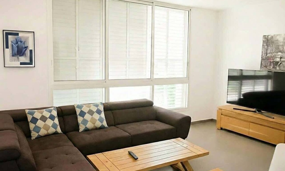 Bat Yam Apartment | O&O Group Spacious 2BR| Parking| Steps from Beach