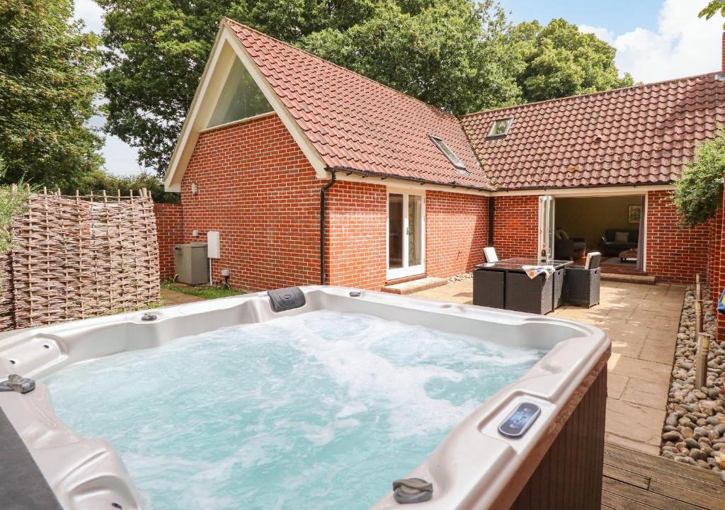 Crostwick House | Oak Tree Lodge