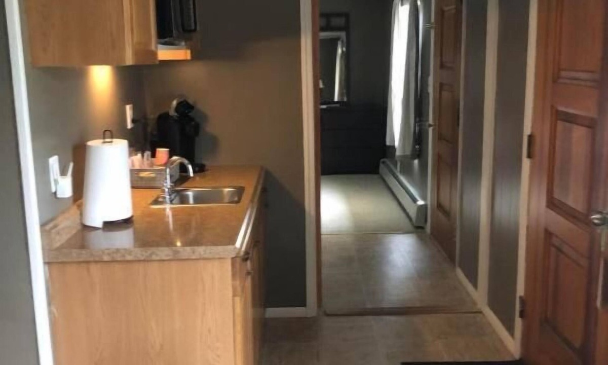 Black Creek Hotel | Oakes Oramel Inn
