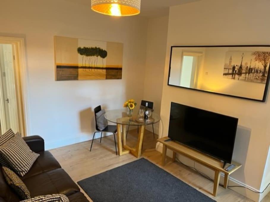 Newcastle-upon-Tyne Apartment | Oakstays Forest Hall