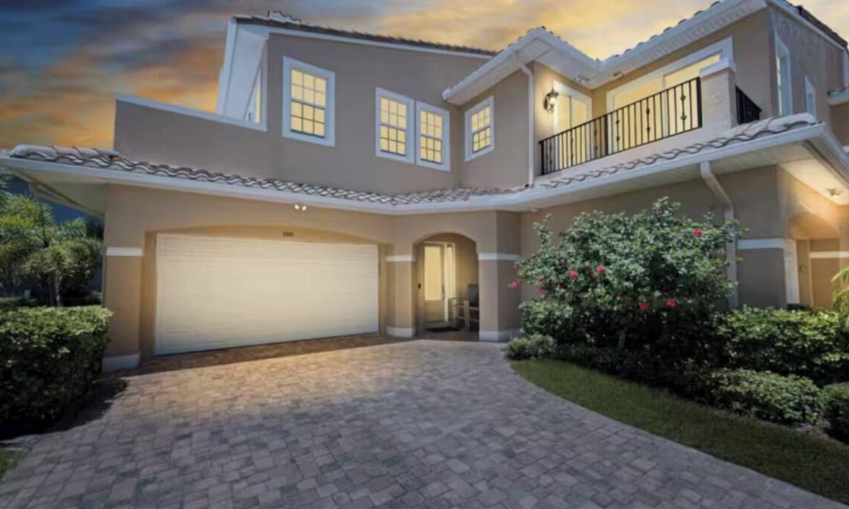 Indian Harbour Beach House | Oasis at Indian Harbour Beach, Private Pool, Game room, New Hot tub, Sleeps 14!