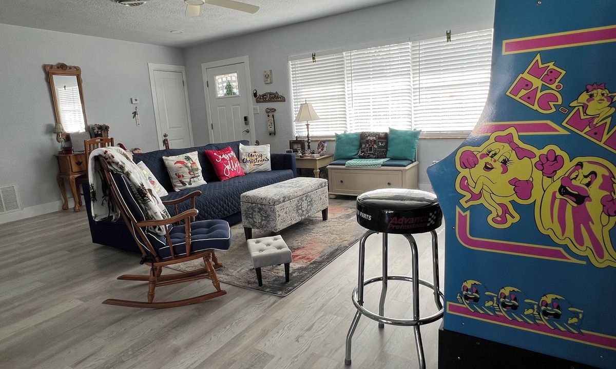 Mount Dora Cottage | Oasis At The Ruiz's - Come Relax, Have Fun, Or Enjoy The Arcade