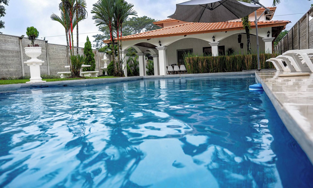Penjamo Villa | Oasis of luxury and modern comfort only 30 minutes from La Fortuna.