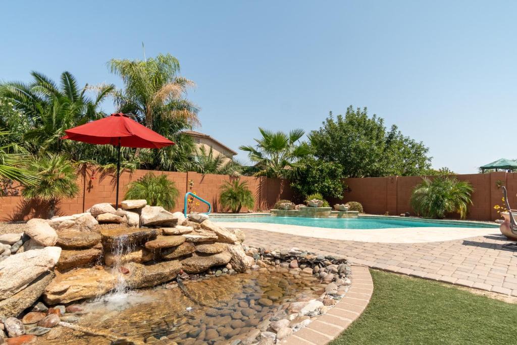 Maricopa Villa | Oasis Villa With Pool, Putting Green & Pool Table