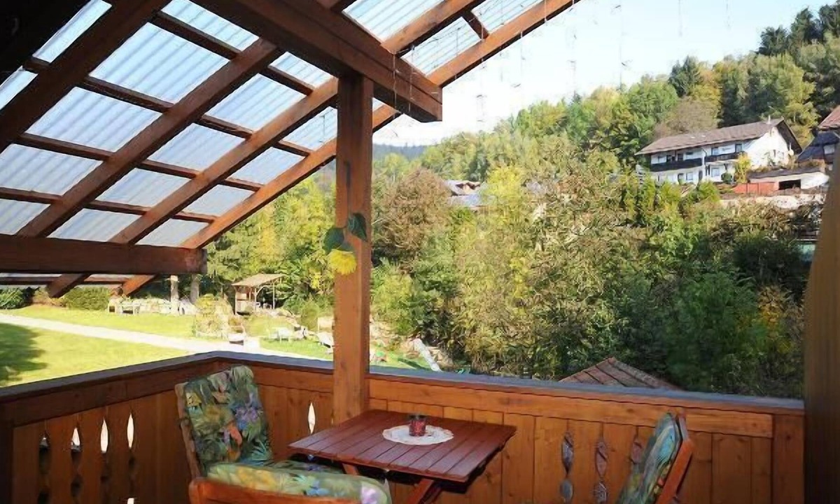 Bodenmais Apartment | Obergeschoss-FeWo Kleiner Arber (33 m2) in Bodenmais mit überdachtem Balkon