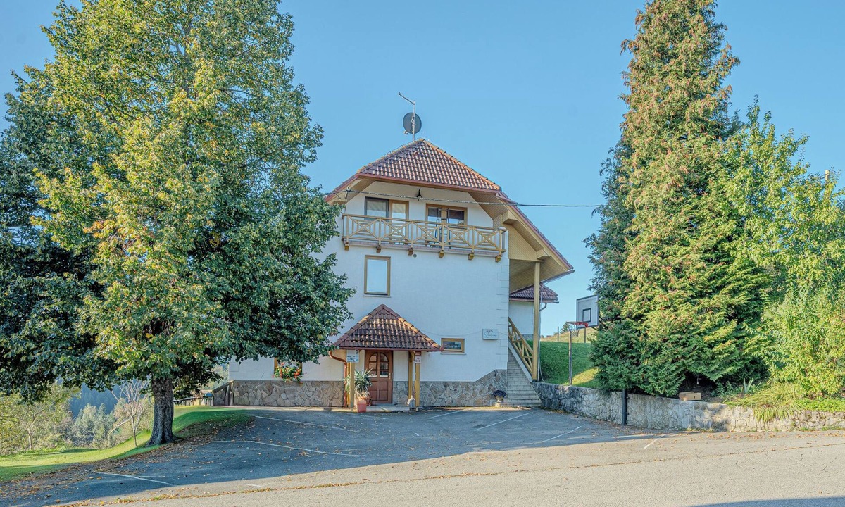 Rigelj pri Ortneku Apartment | Oblak Estate Studio Ina, Ortnek, Slovenia