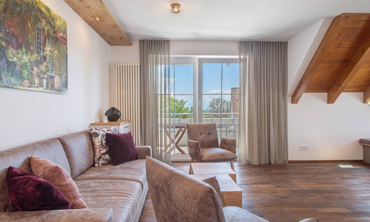 Immenstaad am Bodensee Apartment | Obst- und Ferienhof Lehle – Apartment Elstar with Shared Terrace, Garden, and Wi-Fi