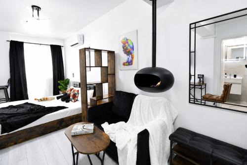 Popesti-Leordeni Apartment | Occo by the Pool