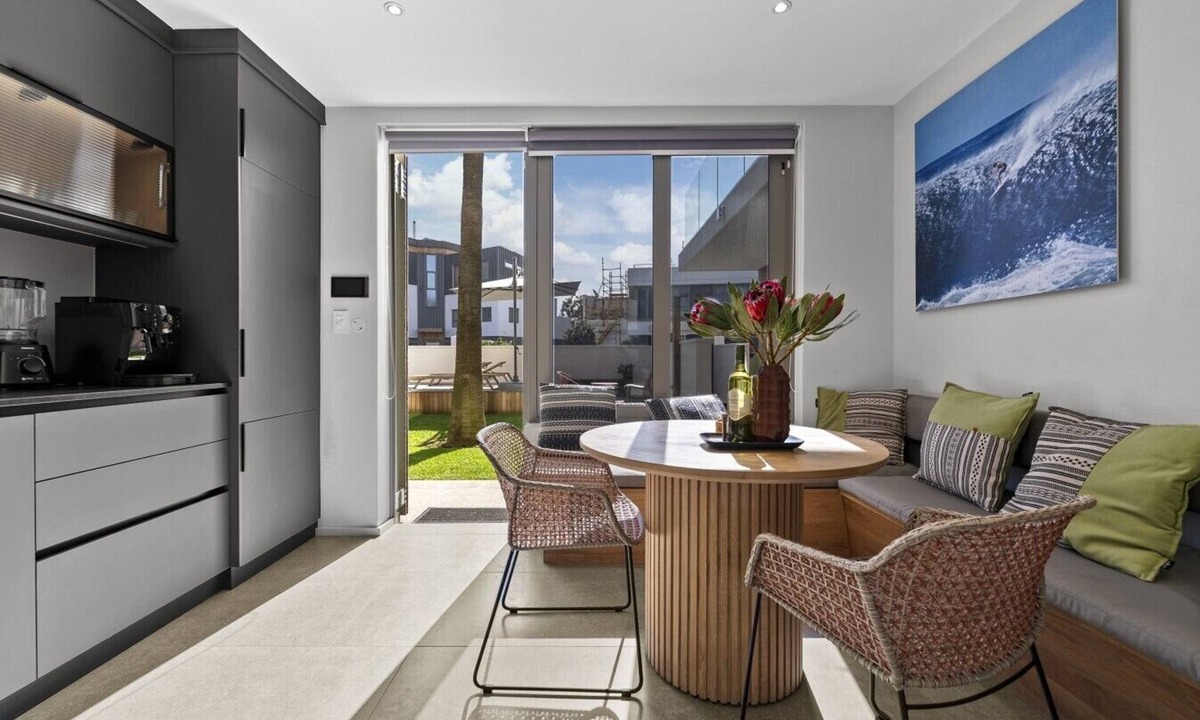 Sunset Beach Apartment | Ocean 9 - Pool-Suite