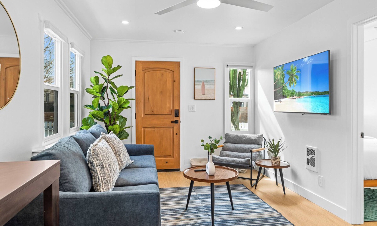 Ocean Beach Cottage | Ocean Beach-Central-Sleeps 5-Steps2Beach-Laundry-Pet Friendly