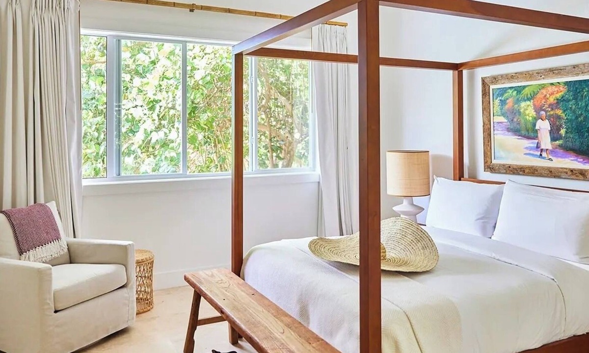 Governor's Harbour Villa | Ocean Breeze Villa: Private Haven for Beach Lovers with Pink Sands Access