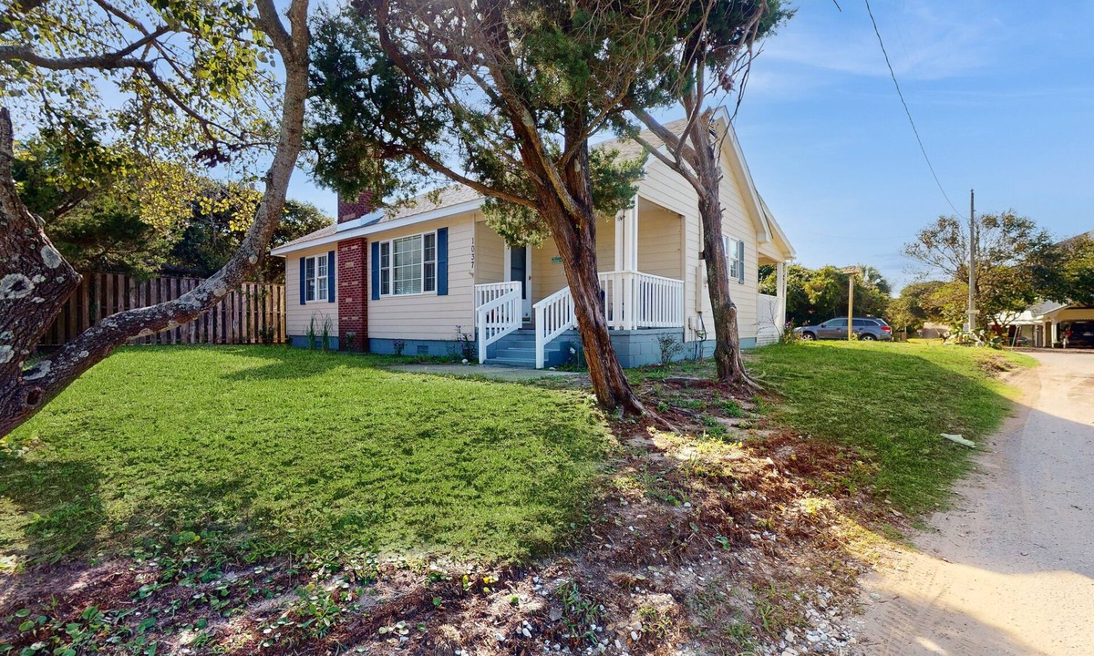 Salter Path Cottage | Ocean Breeze: Coastal home with patio, close to beach and local attractions