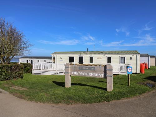 Isle of Grain House | Ocean Breeze Escape
