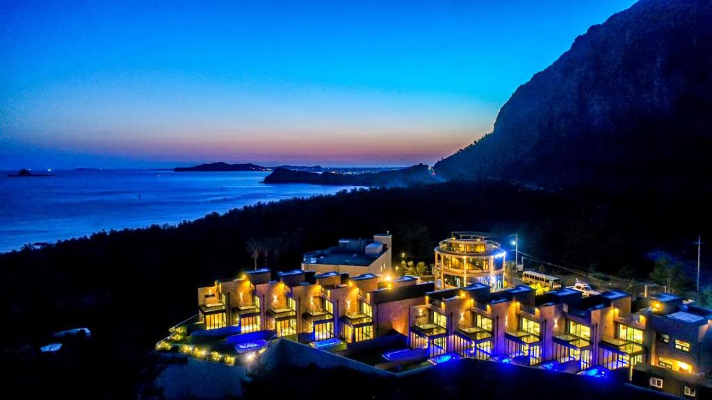 Andeok Villa | Ocean Brick Pool Villa