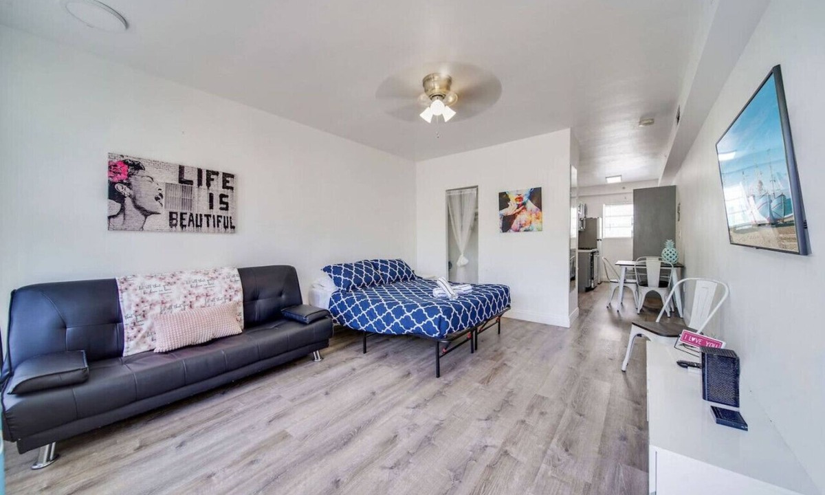 South Beach Condo | Ocean Drive Comfy apt, w/2 Queen Beds by the Beach
