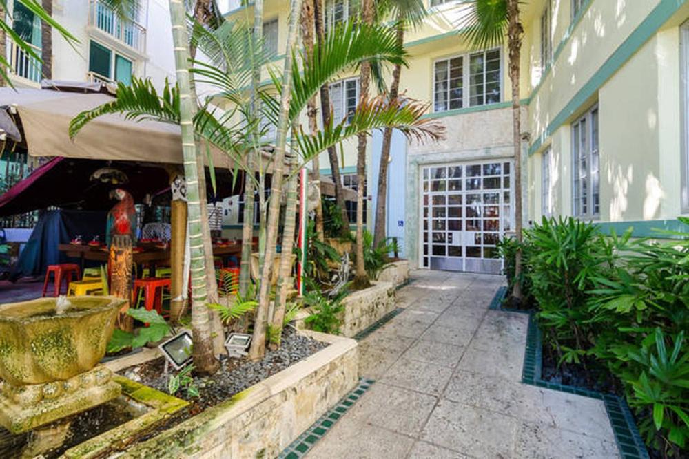 Flamingo/Lummus Apartment | Ocean Drive Studio Historic Building minutes walk to the Beach.