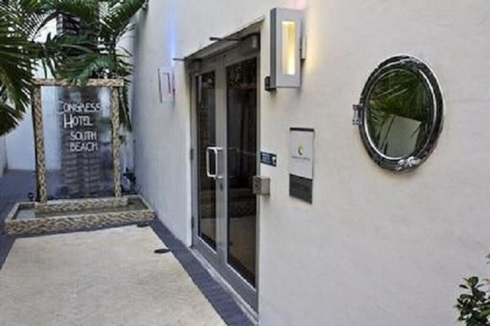 South Beach Hotel | Ocean Drive Studios Beach Front