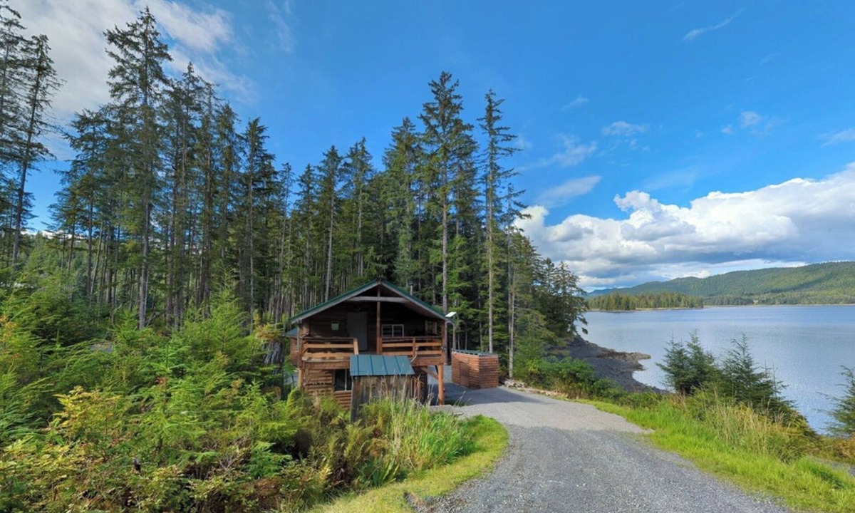 Whale Pass Apartment | Ocean front 1-bedroom apartment in enchanting Whale Pass with strong WiFi