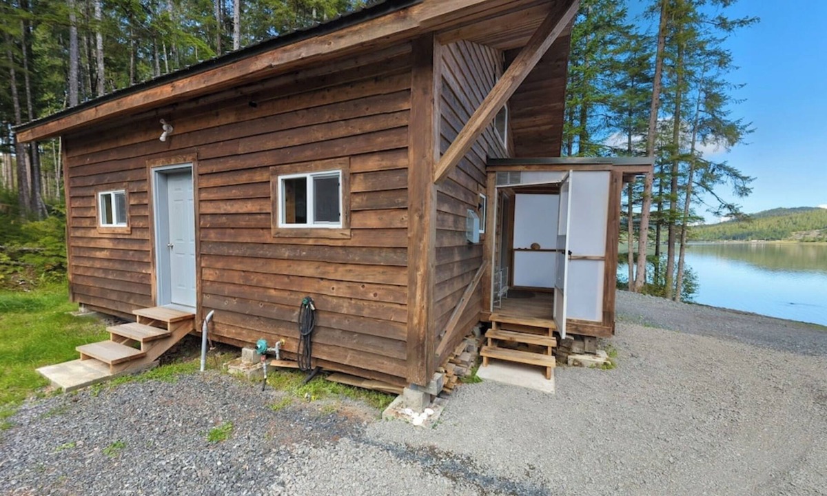 Whale Pass Cabin | Ocean front 2-bedroom cabin in Whale Pass with strong WiFi