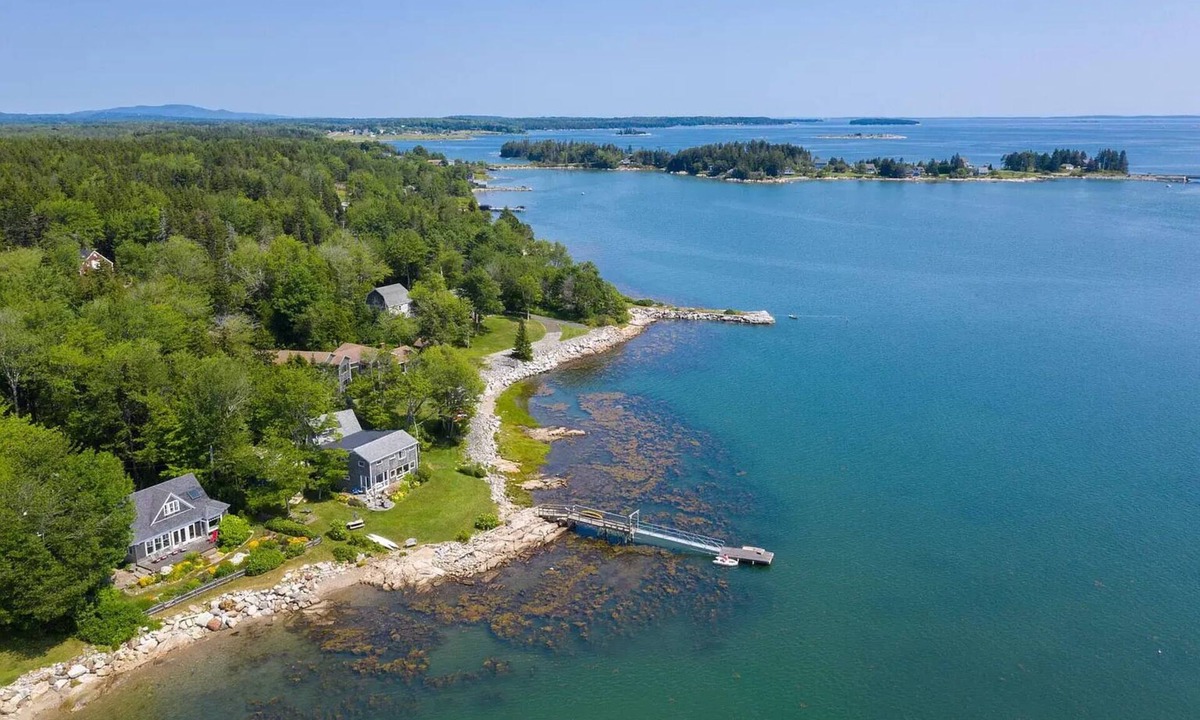 Spruce Head House | Ocean front, arts and crafts style family compound includes all amenities.
