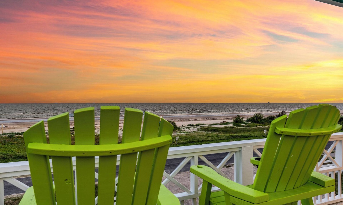 Port Bolivar House | Ocean Front, Bright Vibes and Breezy Comfort!