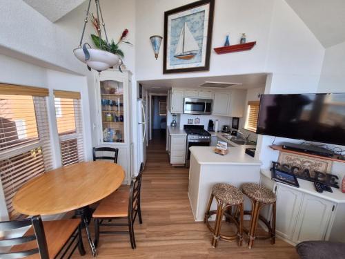 Smith River House | Ocean Front Cabin 11 w Jacuzzi & Superb Views