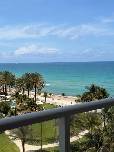 Sunny Isles Beach Apartment | Ocean front Condo with balcony on the beach