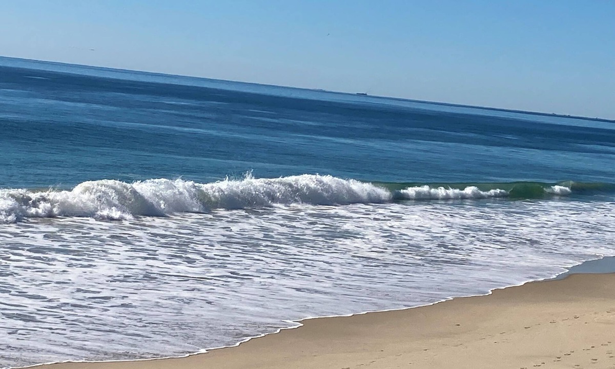 Misquamicut Cottage | Ocean Front Cottage With Private Beach On Watch Hill End of Westerly