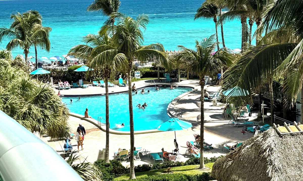 Hollywood South Central Beach Condo | Ocean front direct access ,Ocean & PoolView 1bedrm, 2beds,1bath full kitchen,gym