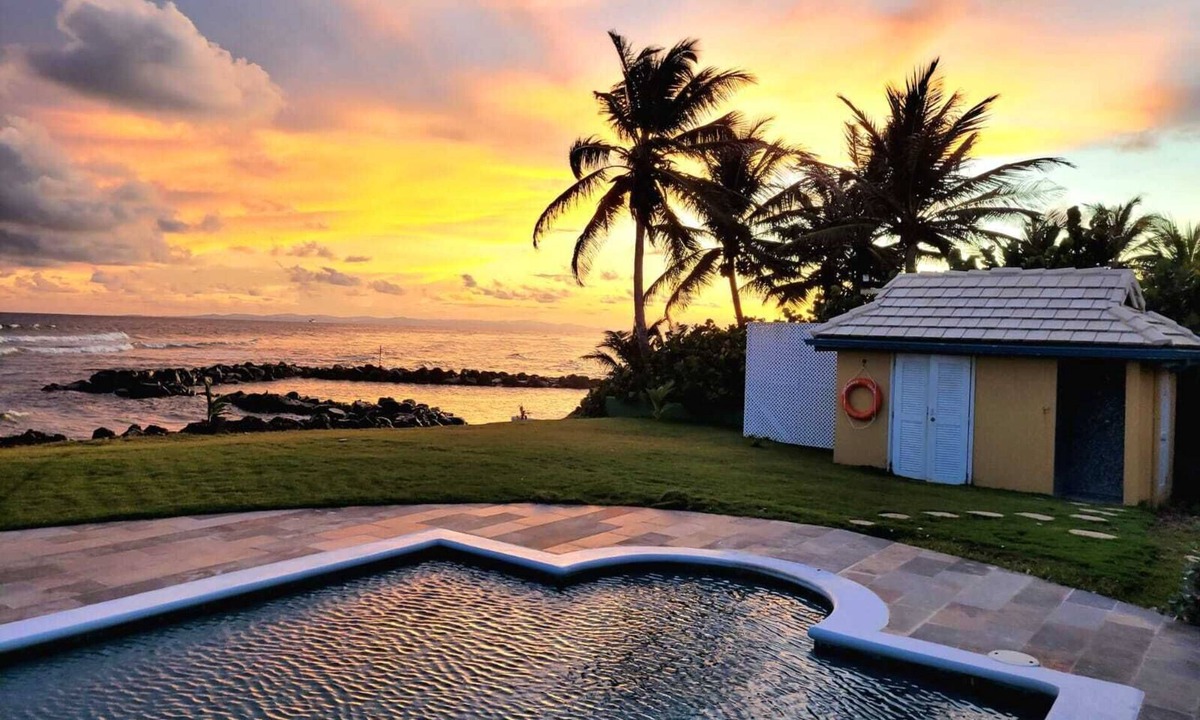 Lowlands Villa | Ocean front luxury villa in gated golf course community with private beach.