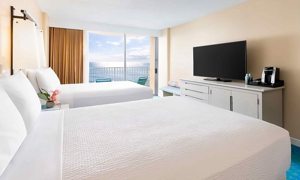 Waikiki Hotel | Ocean Front Two Doubles with Lanai at The Twin Fin Hotel, 4 Units, Outdoor Pool