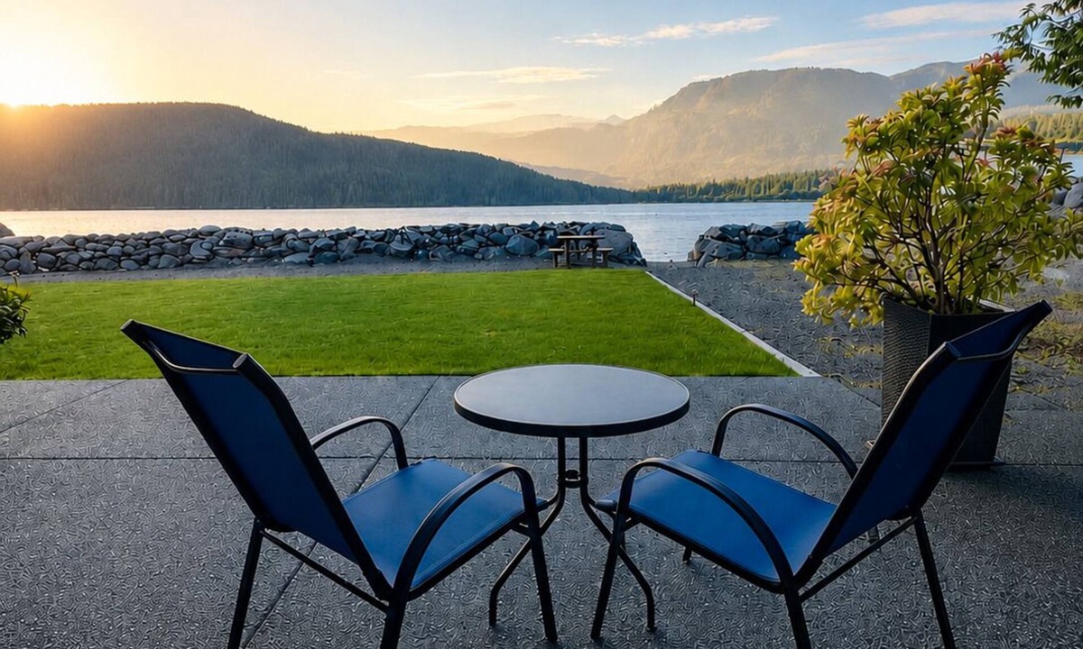 Port Renfrew Apartment | Ocean Front Vacation Suite - The Whale's Tale