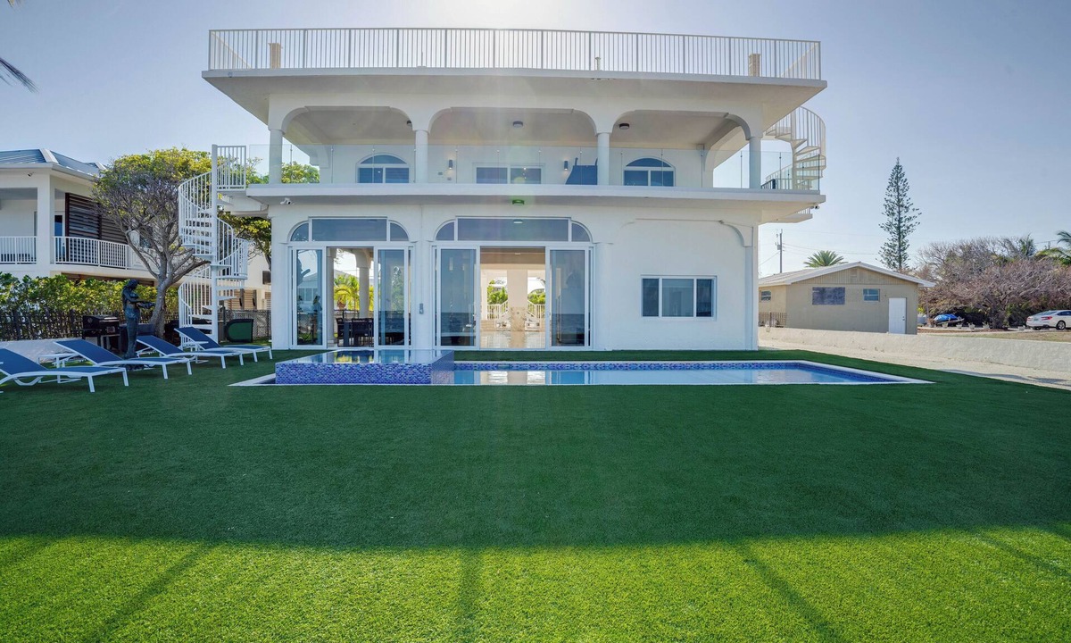 Sunset Cove House | Ocean Front Vacation Home - Key Largo - 28 Day Minimum
