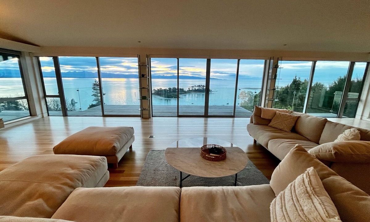 Britannia Heights House | Ocean Horizon - Incredible Sea Views, Close to City, 4 Bedrooms!