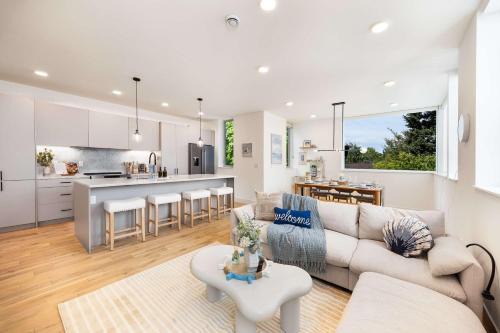 Wallingford House | Ocean-Inspired 3B Modern Retreat w Kids Room