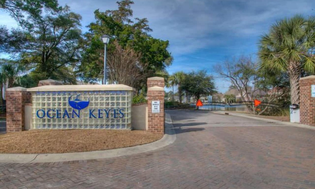 North Myrtle Beach Condo | Ocean Keyes Lakeview Condo 2 blocks from Beach!