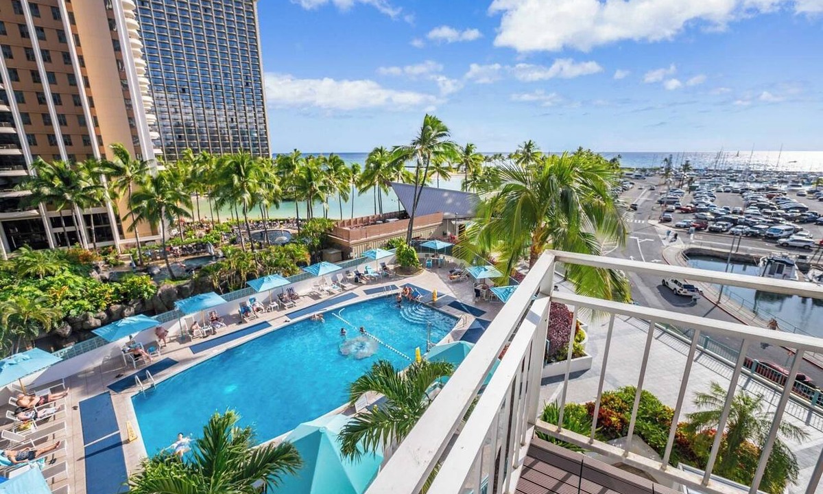 Waikiki Condo | Ocean, Marina, and Pool View 2BD Corner Unit w/AC at the Ilikai Hotel