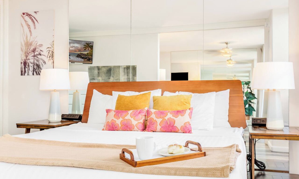 Waikiki Condo | Ocean & Marina Views Condo Short Walk to the Beach at the Ilikai Marina