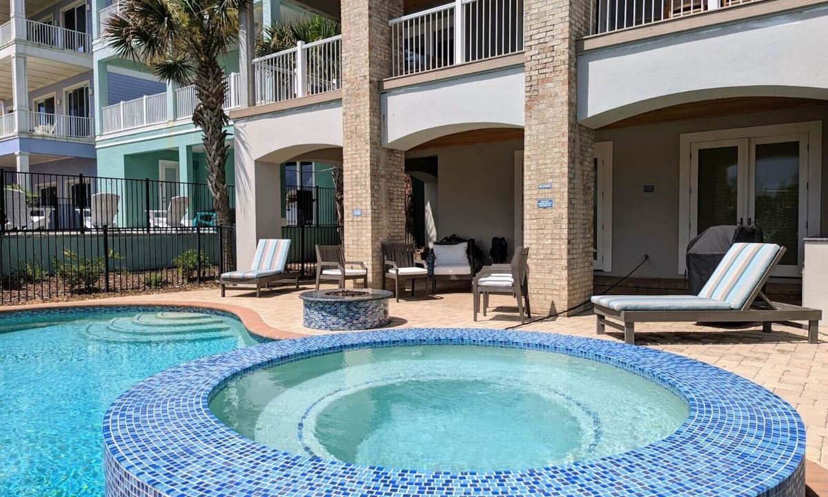 Palm Coast Condo | Ocean Paradise | Five-Bedroom Oceanfront Home with Resort Access