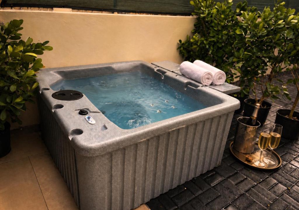 Ocean Park Apartment | Ocean Park Studio Pool at Riviera Villa