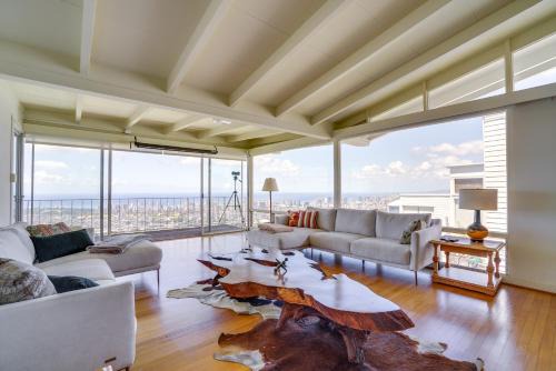 Diamond Head - Kapahulu - St. Louis House | Ocean + Skyline Views: Honolulu Retreat