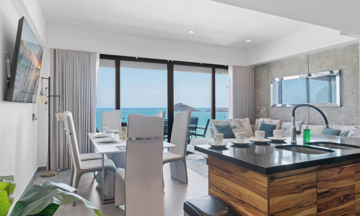 Mazatlan Apartment | Ocean View - 2 King Size with Homeoffice Space