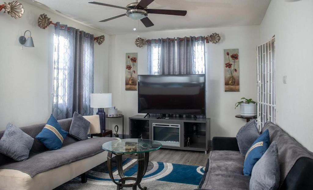 Harrismith House | Ocean View 4BR Rooftop Ent 5 Min to Beach