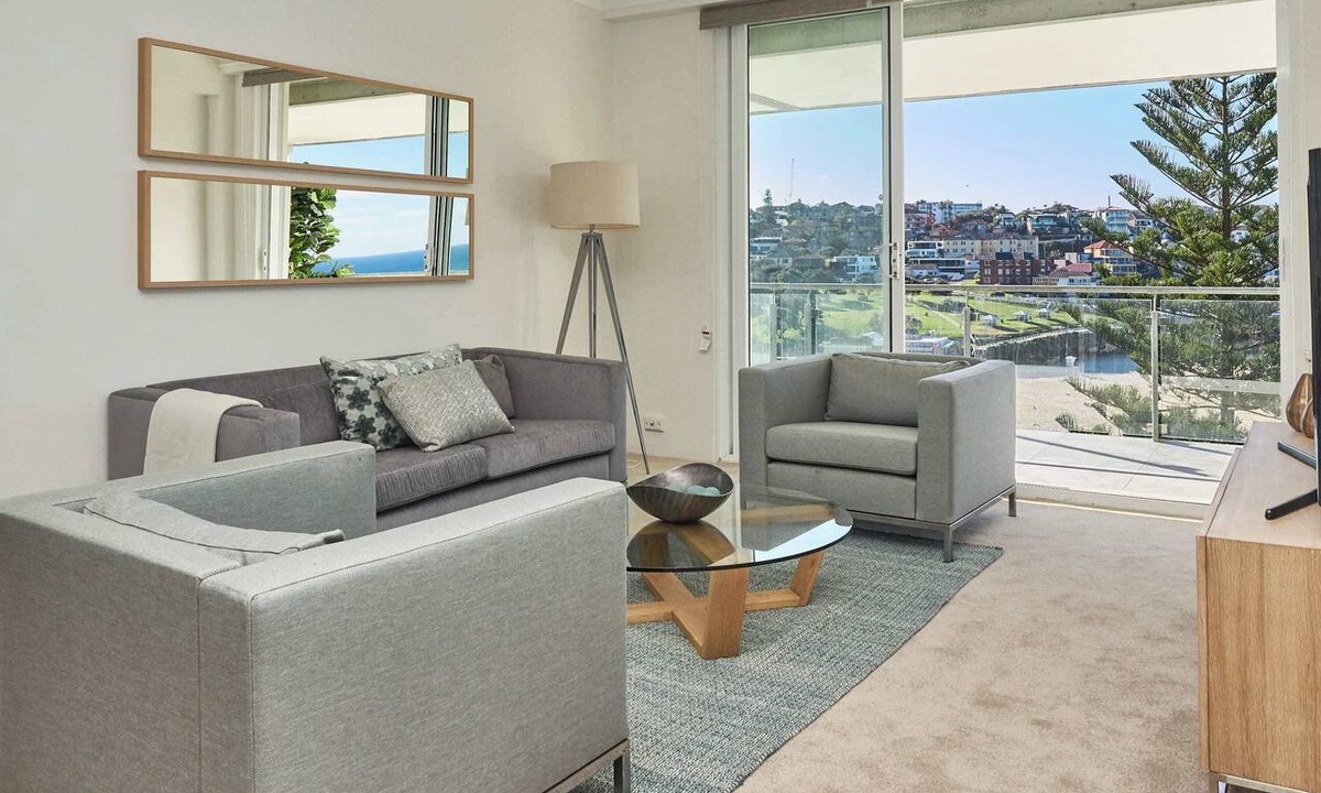 Bronte Apartment | Ocean View Apartment with a Stroll to Bronte Beach