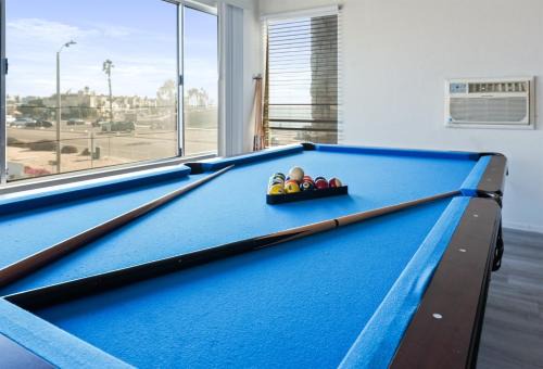 Silver Strand Apartment | Ocean View Beach Stay w Pool Table & Bikes