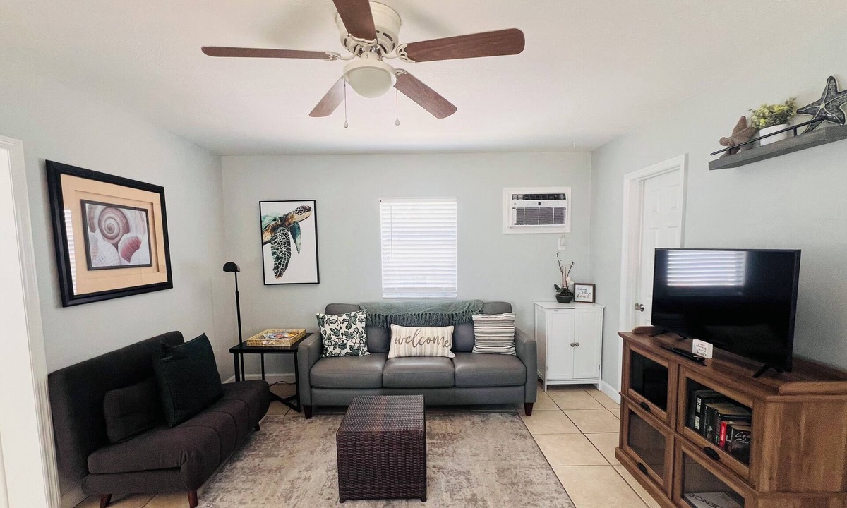 Interchange Square House | Ocean View Cottage with Rooftop Deck