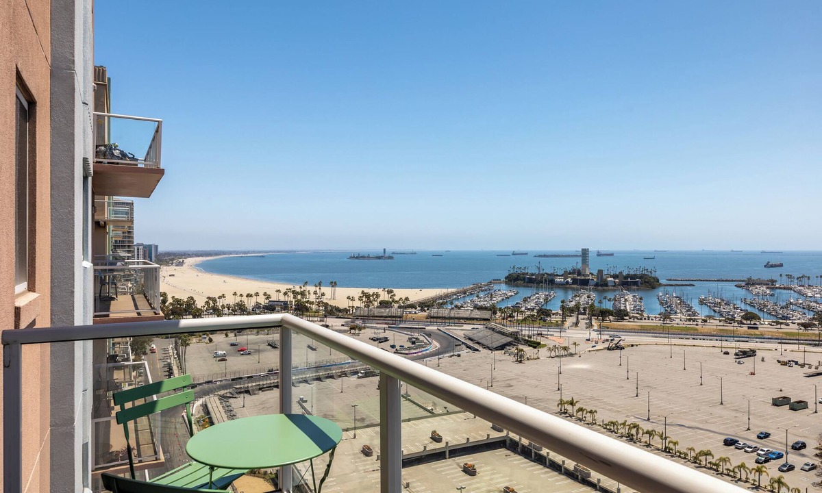 Hellman Street Condo | Ocean View/High-Rise Condo/Downtown/Parking