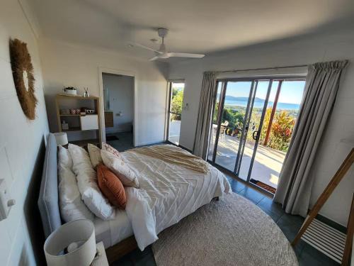 Cannonvale House | Ocean View Oasis